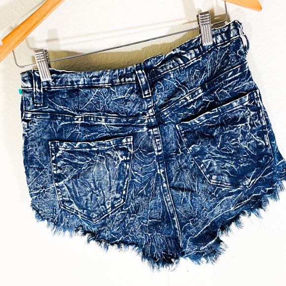 High waisted highly distressed shorts - Picture 8 of 8